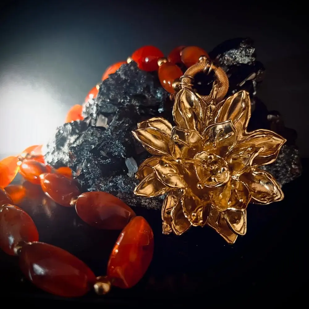 Flo Reale, Bronzo e corniola naturale