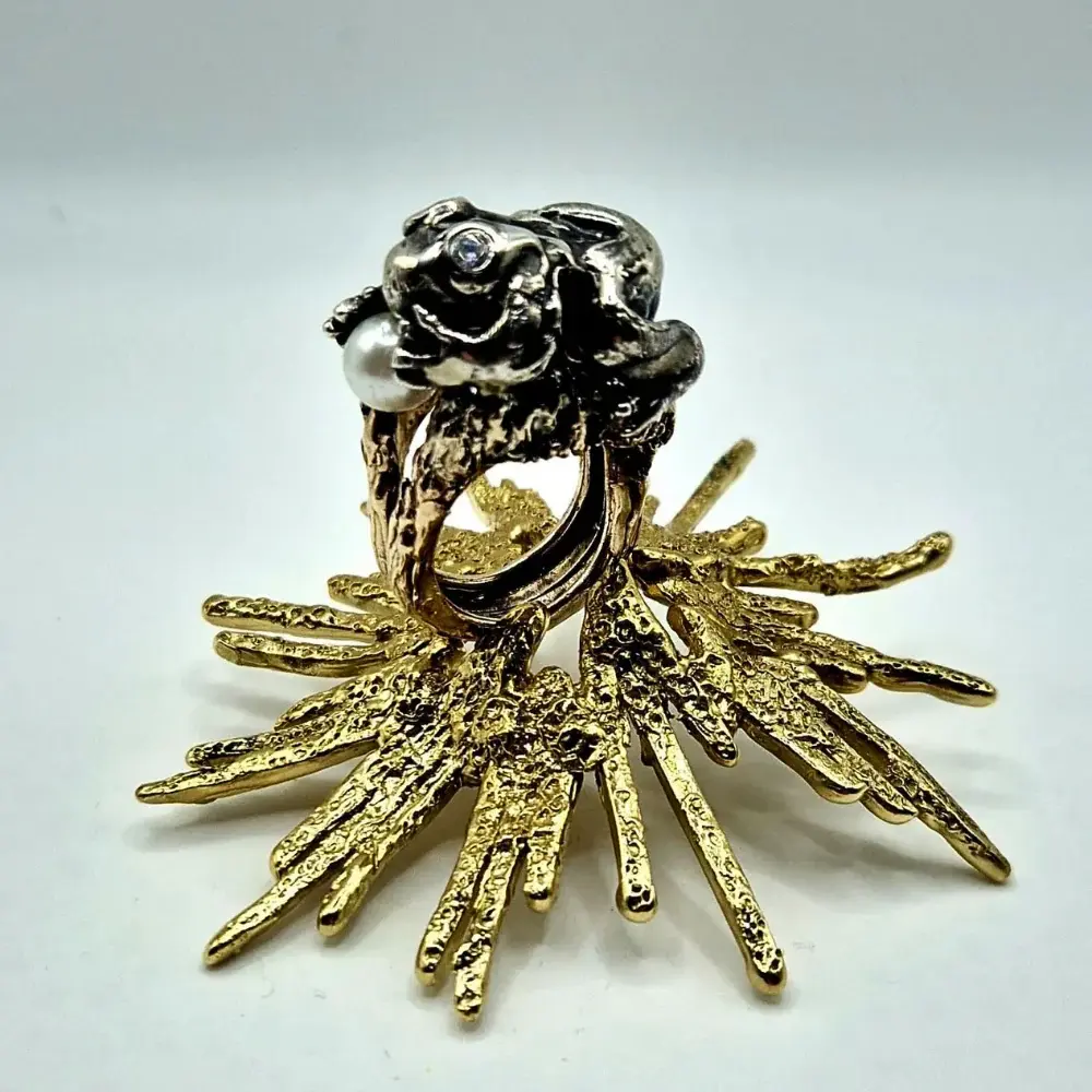 Little Frog, Argento e bronzo, perla e zirconi