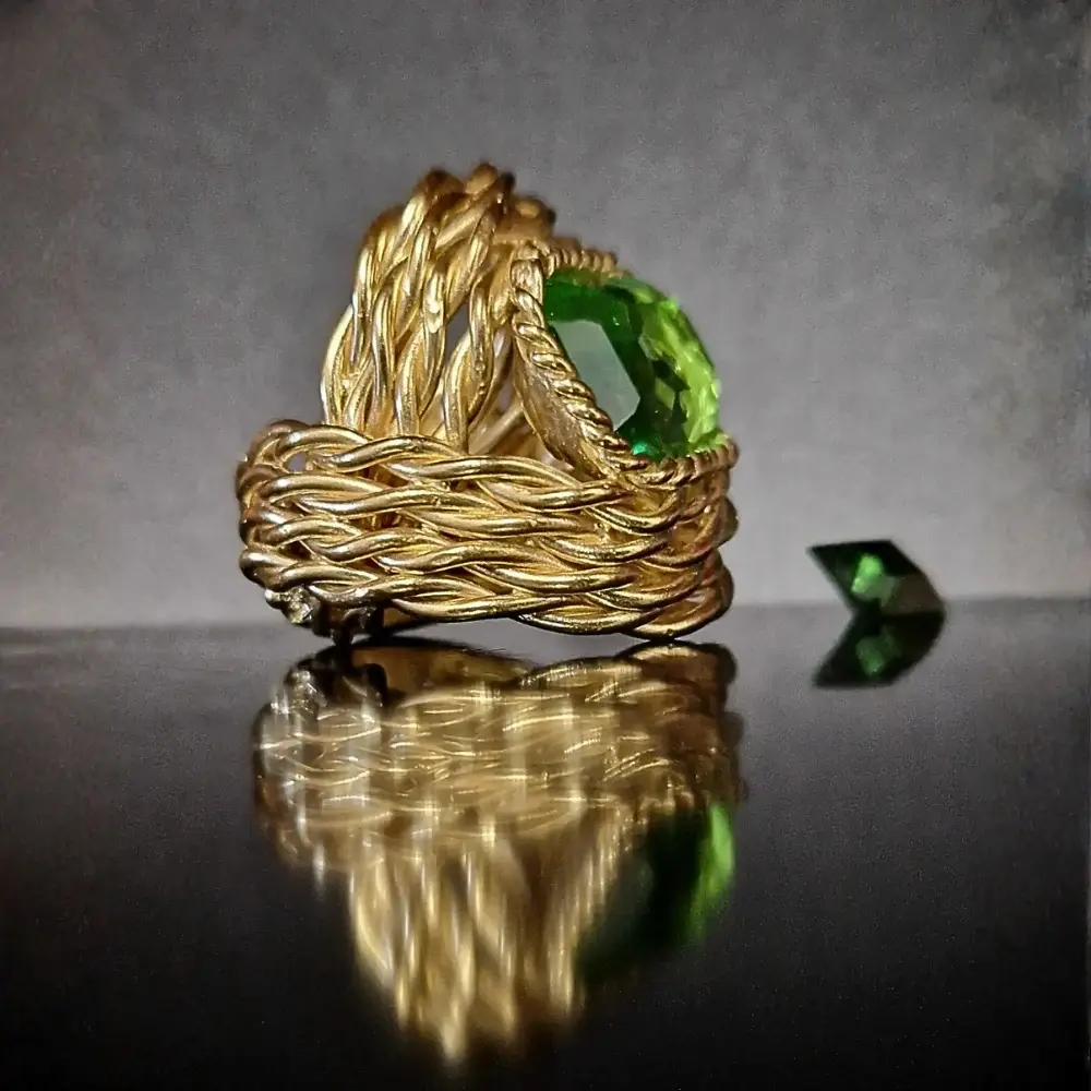 Magia Verde, Bronzo e pietra di sintesi