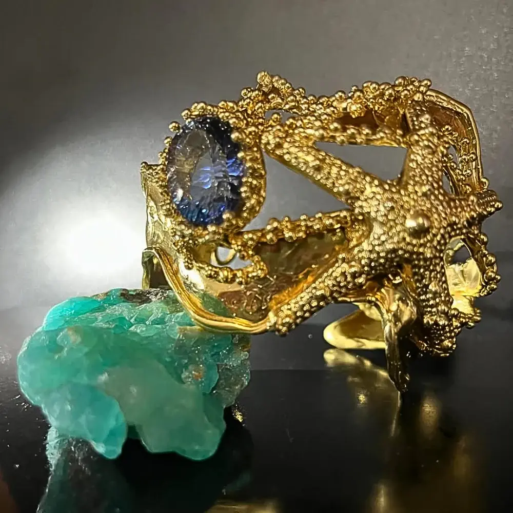 Stella Marina, Bronzo e topazio azzurro