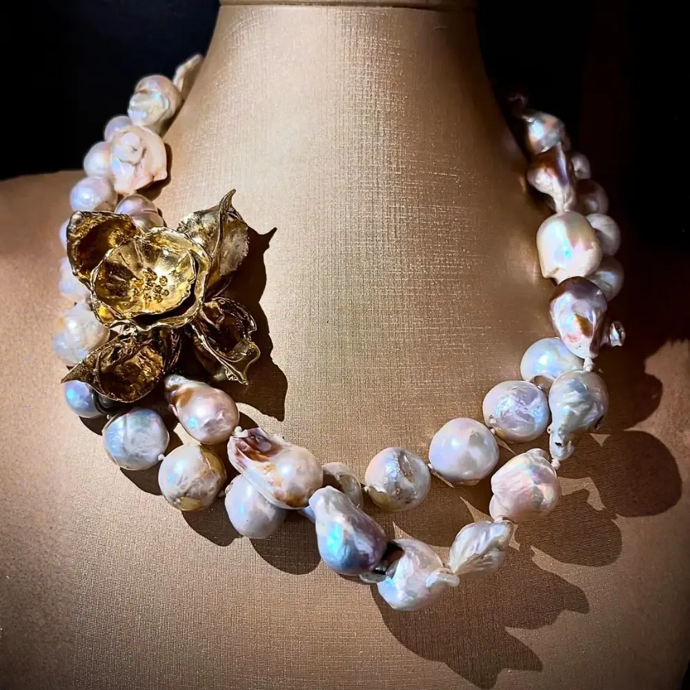 Baroque Flowers, Bronzo e perle barocche