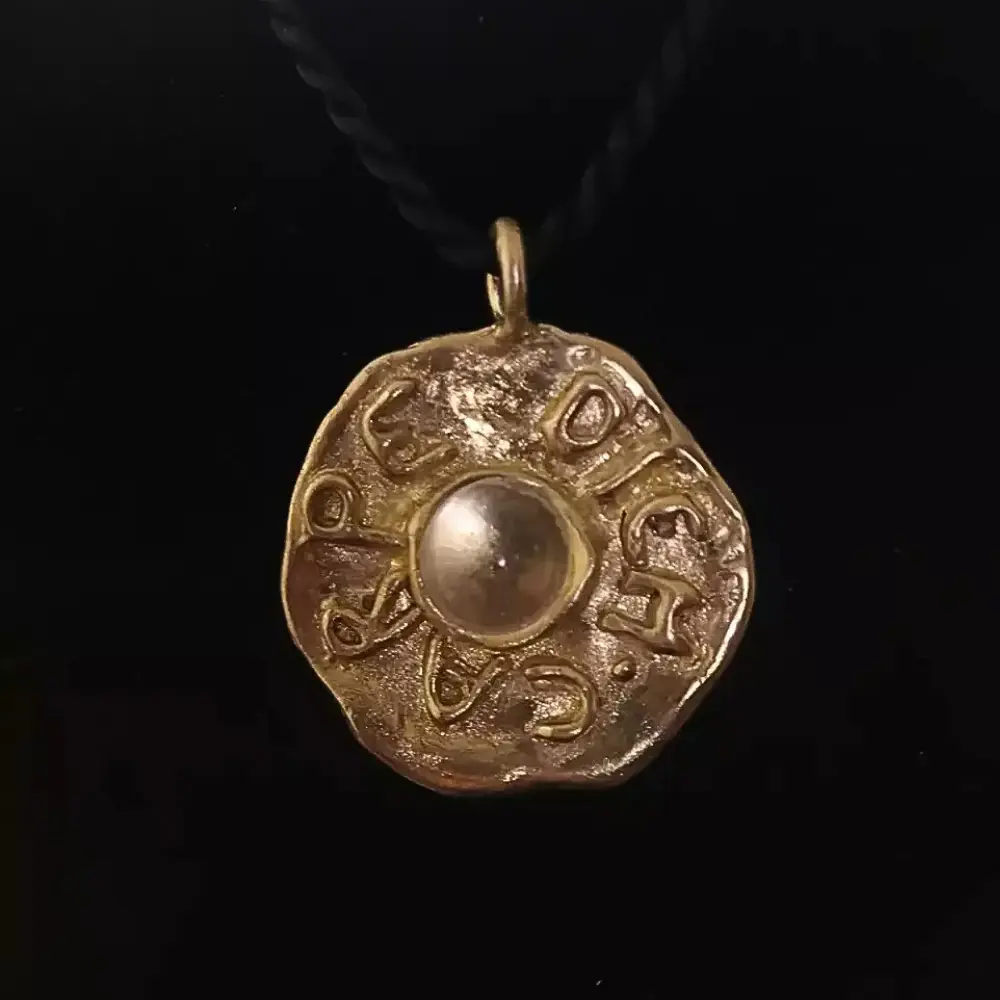 Carpe diem, Bronzo giallo, Sfera di cristallo di rocca
