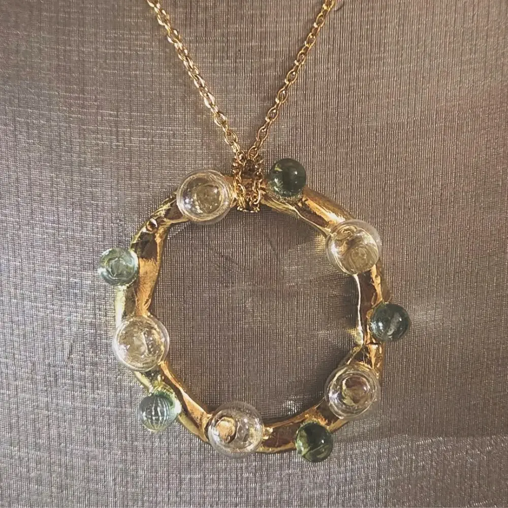 Cerchio della vita, Bronzo e sfere di cristallo