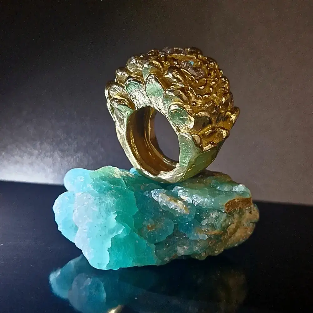 Fior di Loto, Bronzo e zirconi