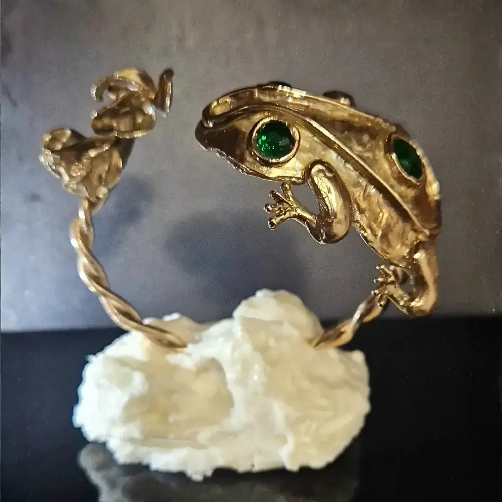 Metamorfosi, Bracciale fatto a mano