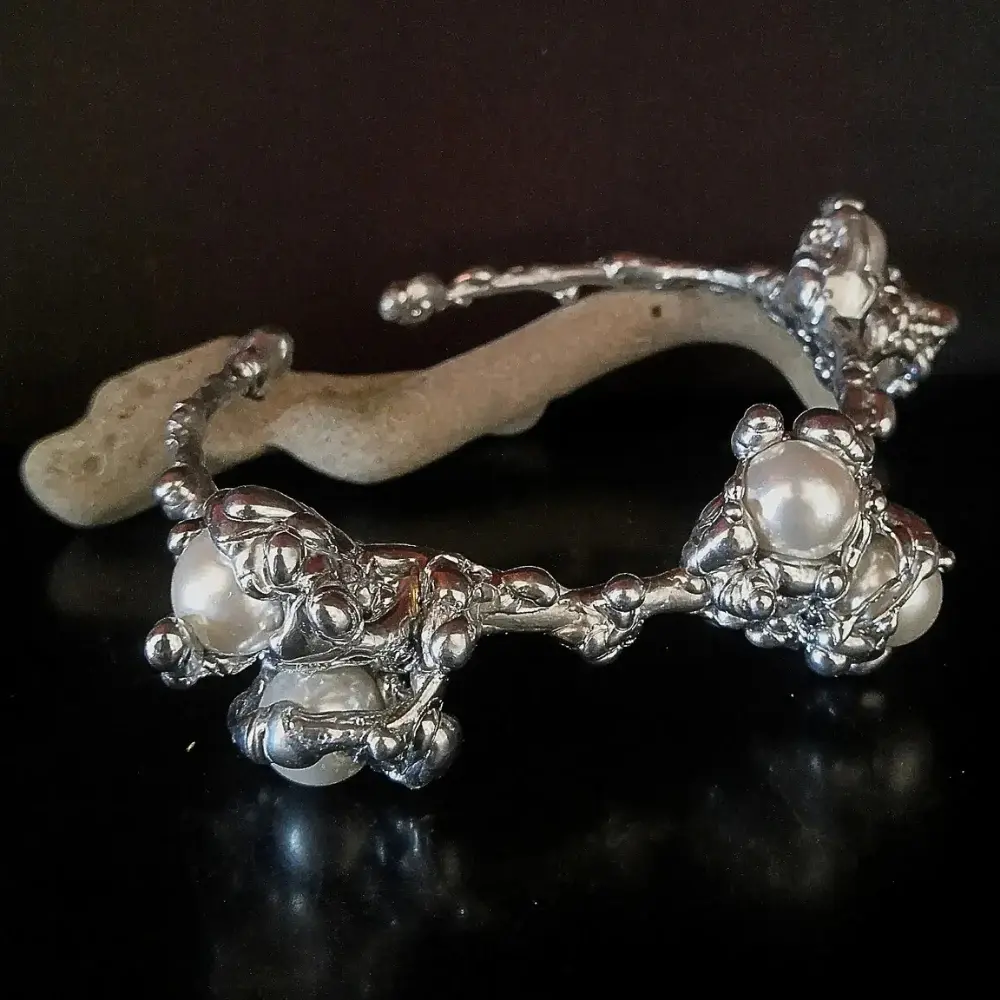 Moon, Bronzo giallo e argento, Onice