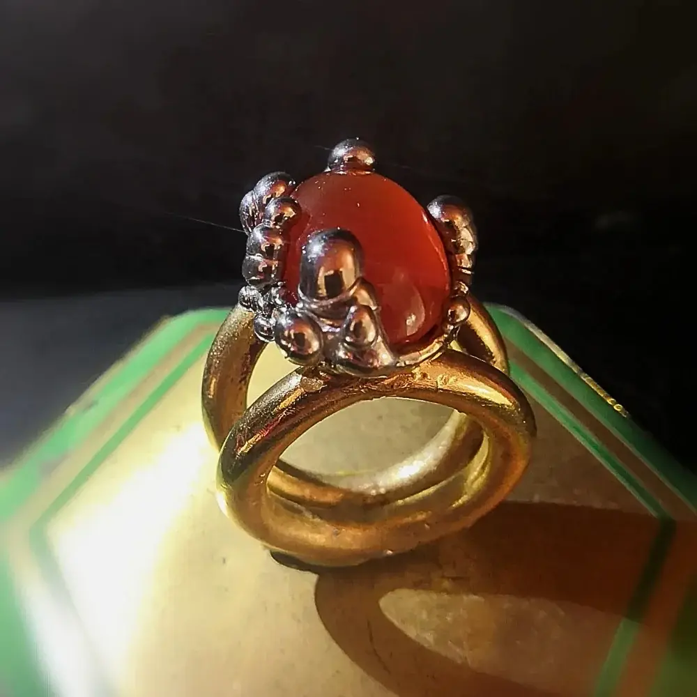 Raggio di sole, Bronzo giallo e argento, Corniola cabochon
