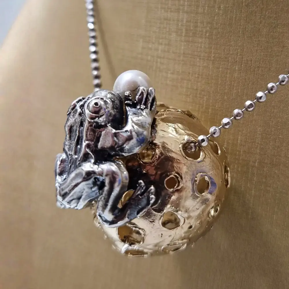 Rana Selene, Argento e bronzo
