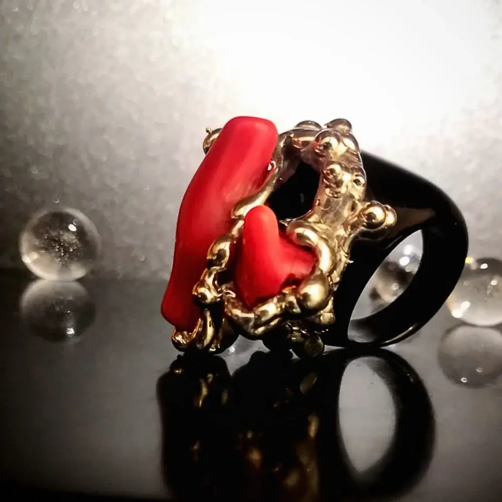 Red Magic, Onice, corallo e saldatura in argento
