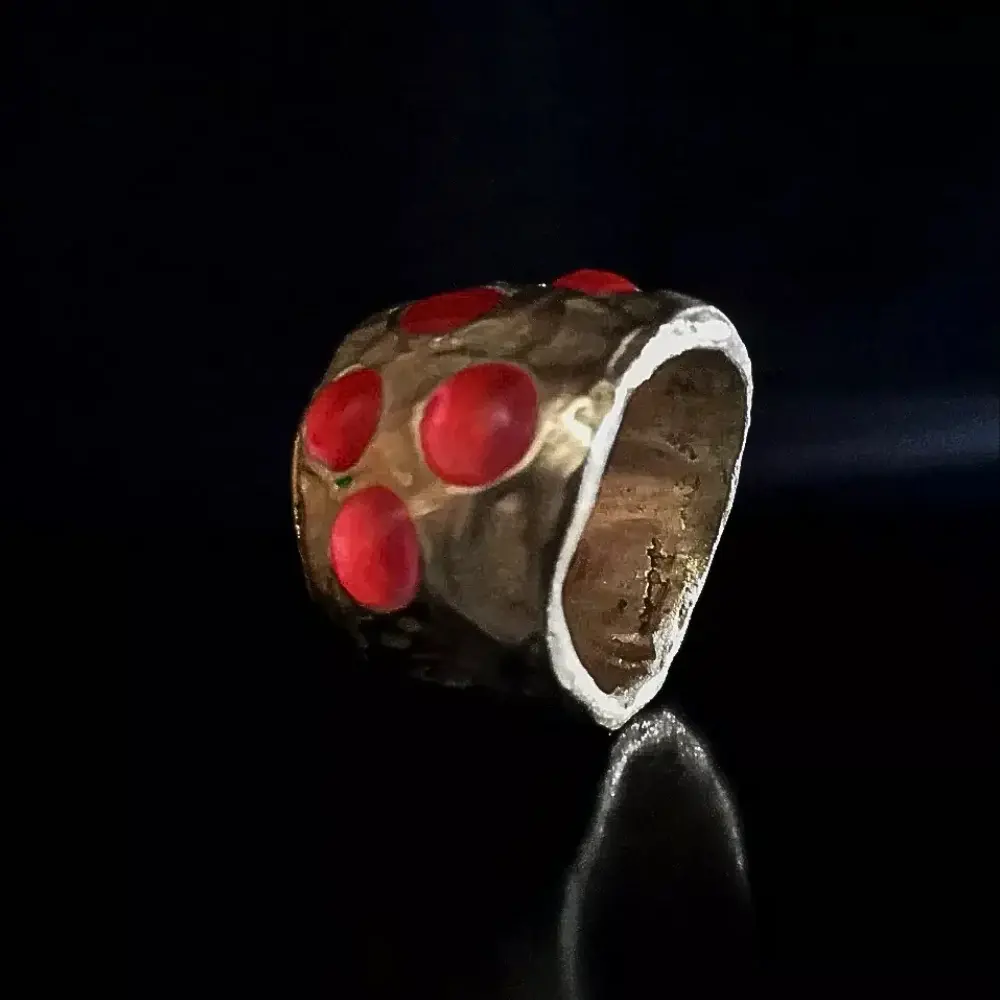 Rouge Bubbles, Bronzo giallo, Resina
