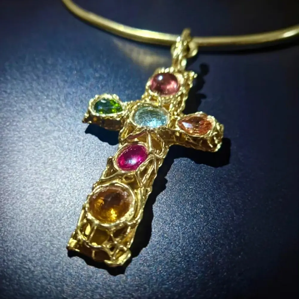 Spiritual Moment, Bronzo, tormaline, quarzi e zirconi