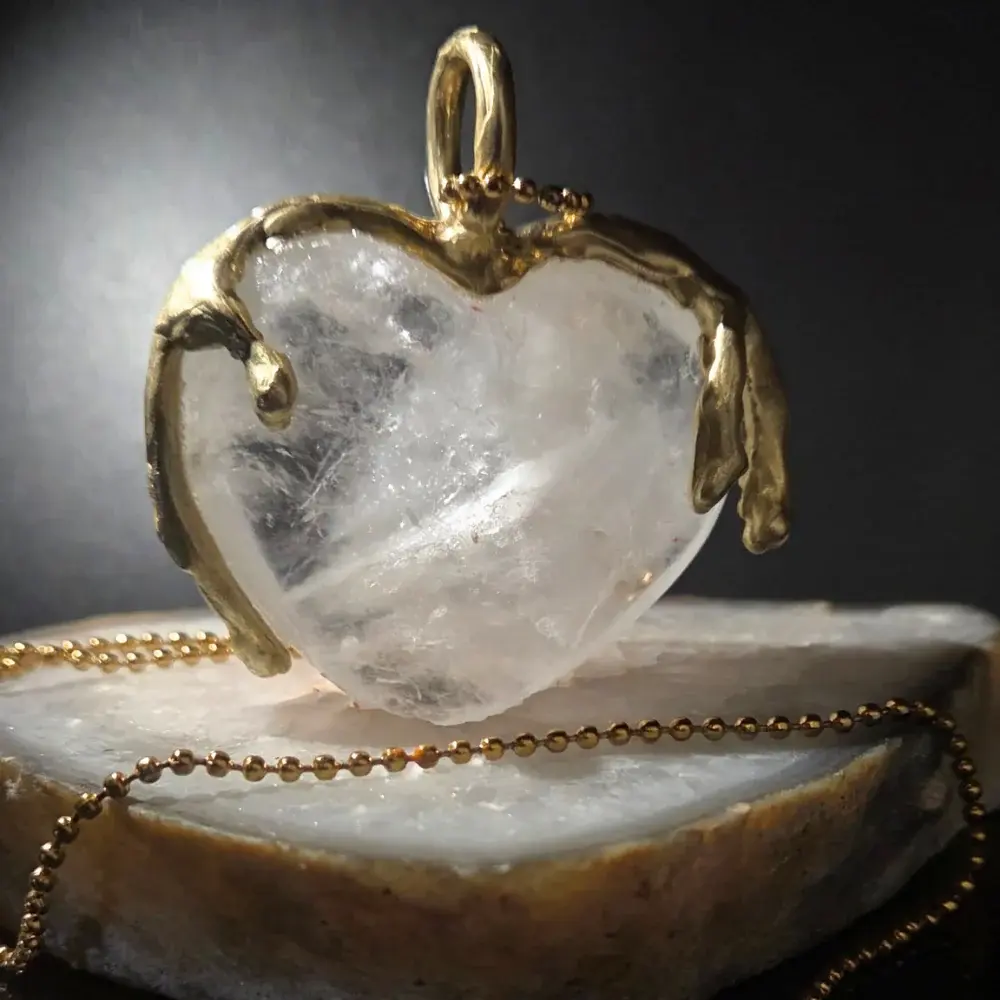 Transparent Hearth, Bronzo e cristallo di rocca