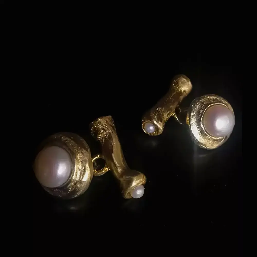 Twin Pearls, Bronzo giallo, Perle e microperle
