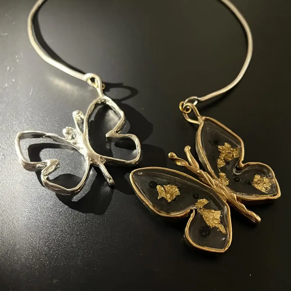 Volare, Argento e bronzo, resina con inclusioni d'oro